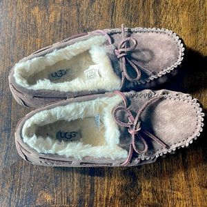 Women’s Ugg slippers, barley worn!